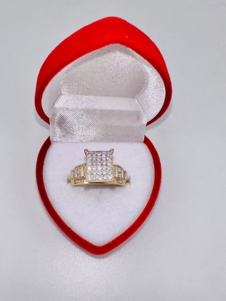 ENGAGENMENT RING  WITH DIMOND 10K