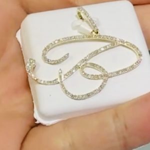 Initial pendant with natural dimond 10k