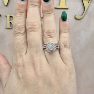 Engagement ring 10k 1ct of diamond