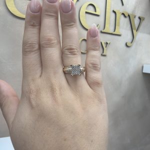 Engagement ring 10k with diamond